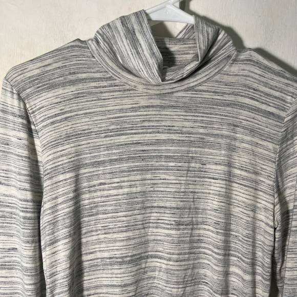 Anthropologie Dolan Grey Lightweight Turtleneck - Picture 2 of 6
